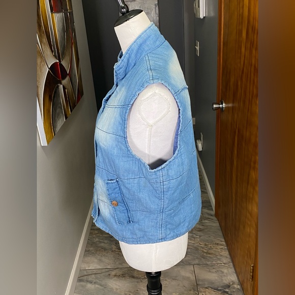 Last Kiss Woman’s XL Vest - Picture 2 of 5